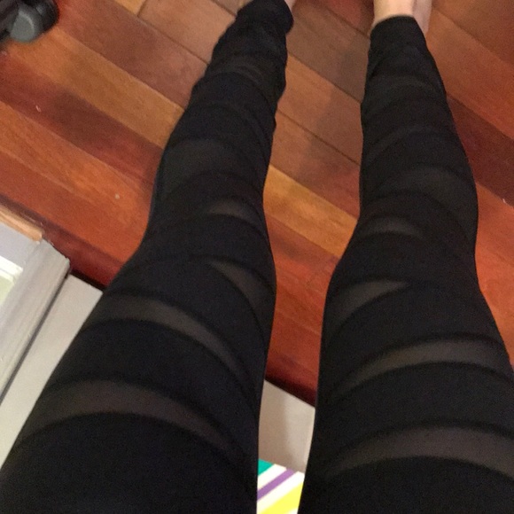 BRAND NEW LULULEMON LEGGINGS🖤 - Picture 3 of 5